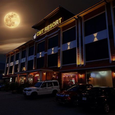 Chitwan Midtown Hotel Bharatpur  Exterior foto