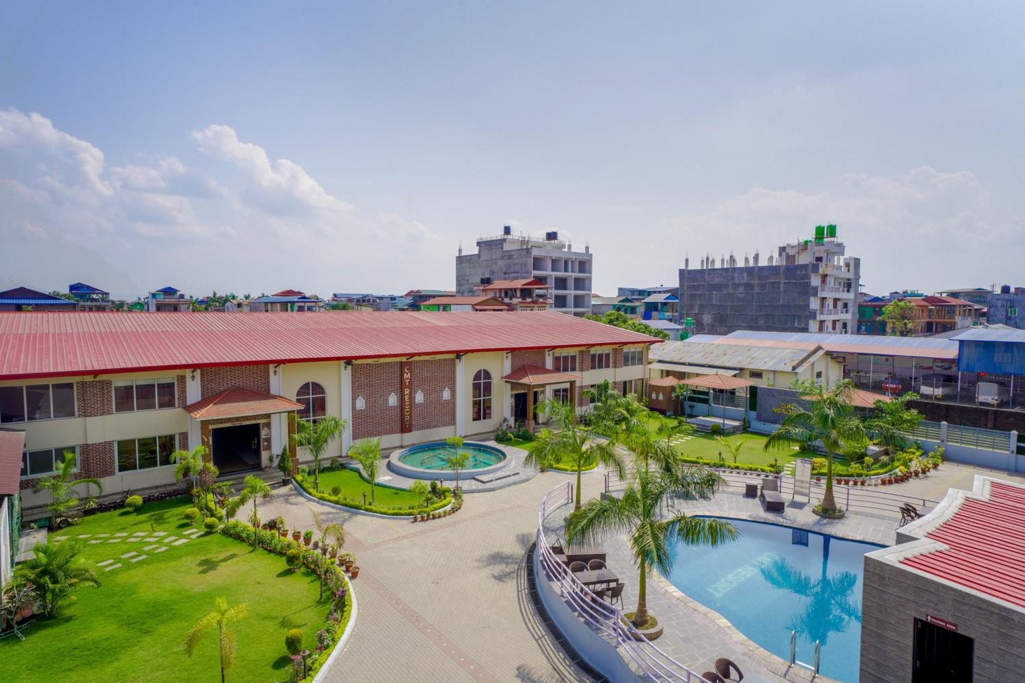 Chitwan Midtown Hotel Bharatpur  Exterior foto