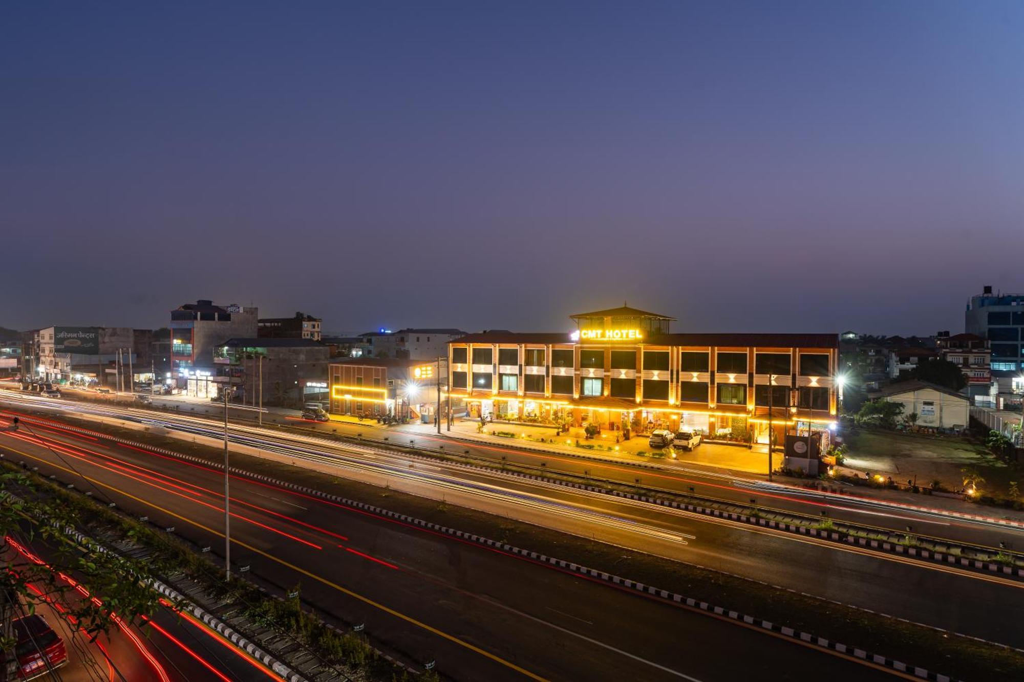 Chitwan Midtown Hotel Bharatpur  Exterior foto